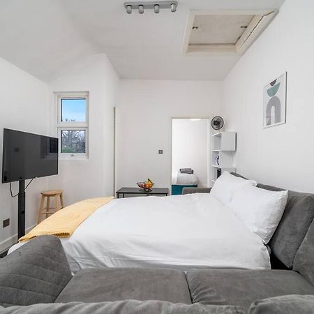 New 3Bed Stylish Apartment With Amazing Transport London Luaran gambar