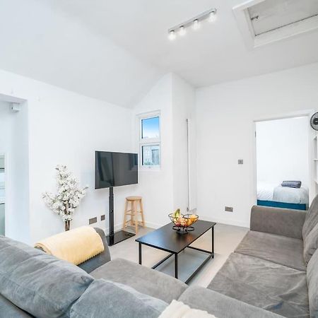 New 3Bed Stylish Apartment With Amazing Transport London Luaran gambar