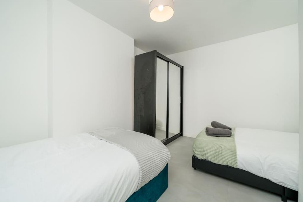 New 3Bed Stylish Apartment With Amazing Transport London Luaran gambar