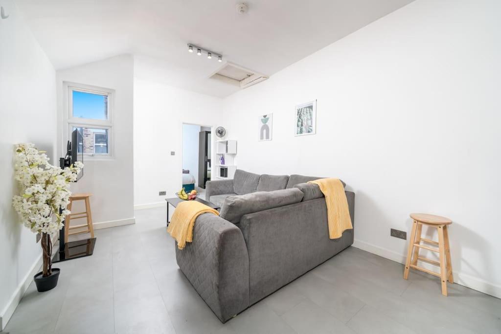 New 3Bed Stylish Apartment With Amazing Transport London Luaran gambar