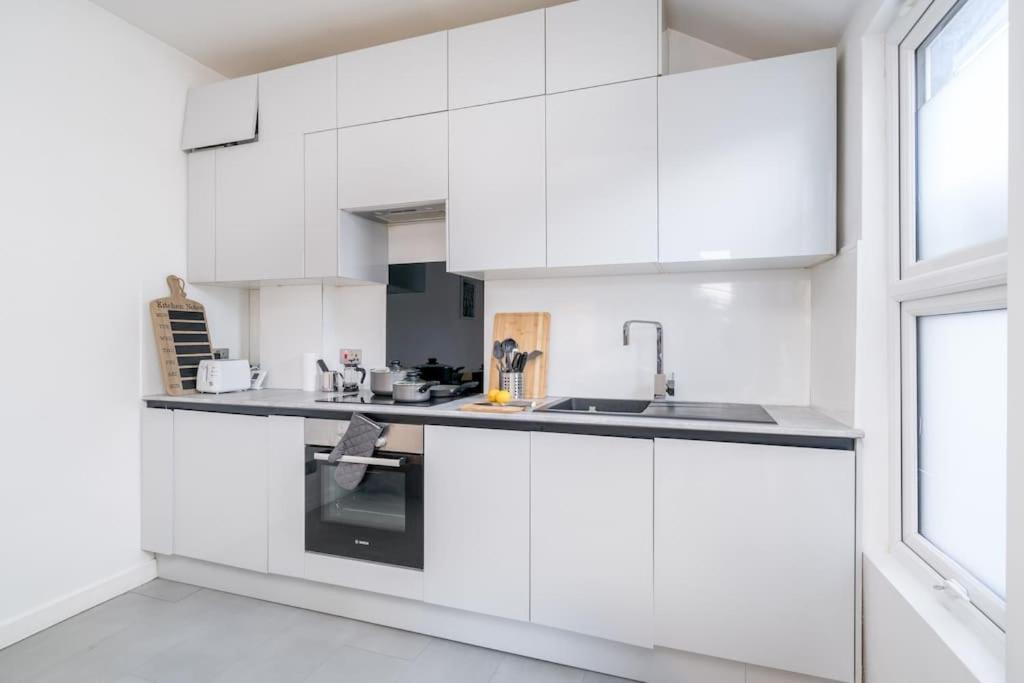New 3Bed Stylish Apartment With Amazing Transport London Luaran gambar