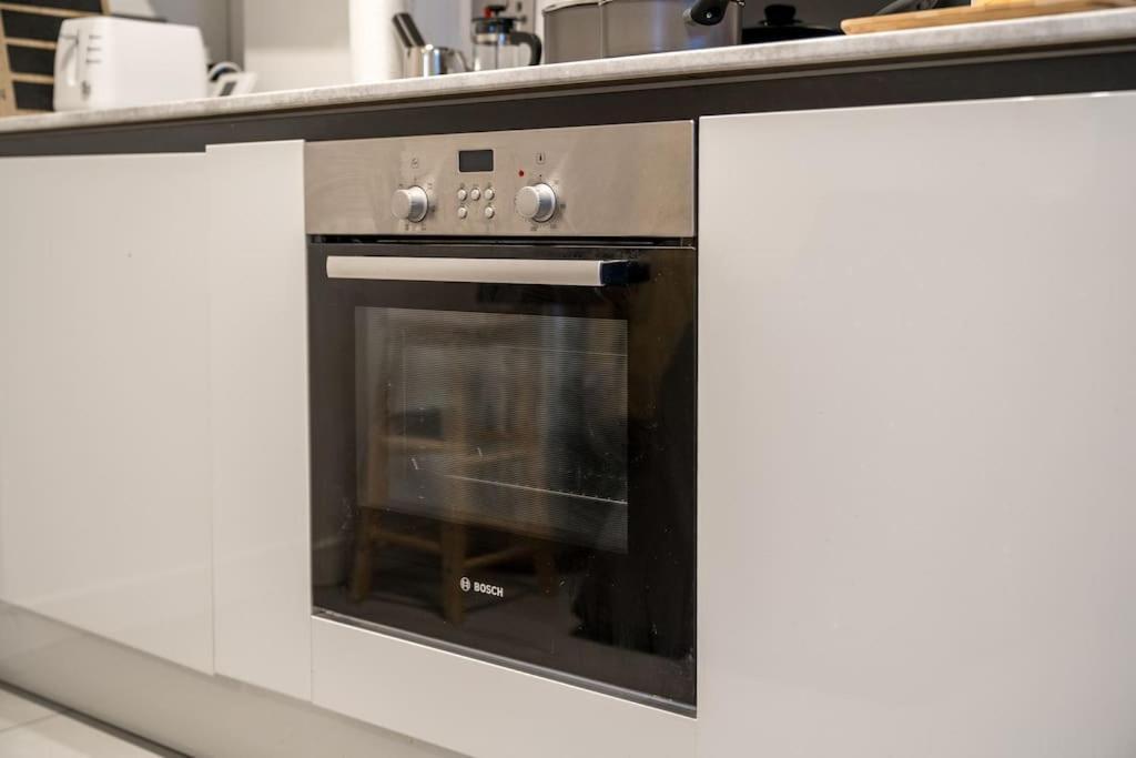 New 3Bed Stylish Apartment With Amazing Transport London Luaran gambar