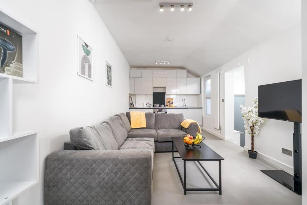 New 3Bed Stylish Apartment With Amazing Transport London Luaran gambar