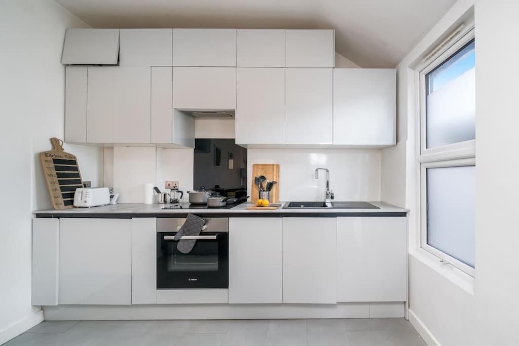New 3Bed Stylish Apartment With Amazing Transport London Luaran gambar