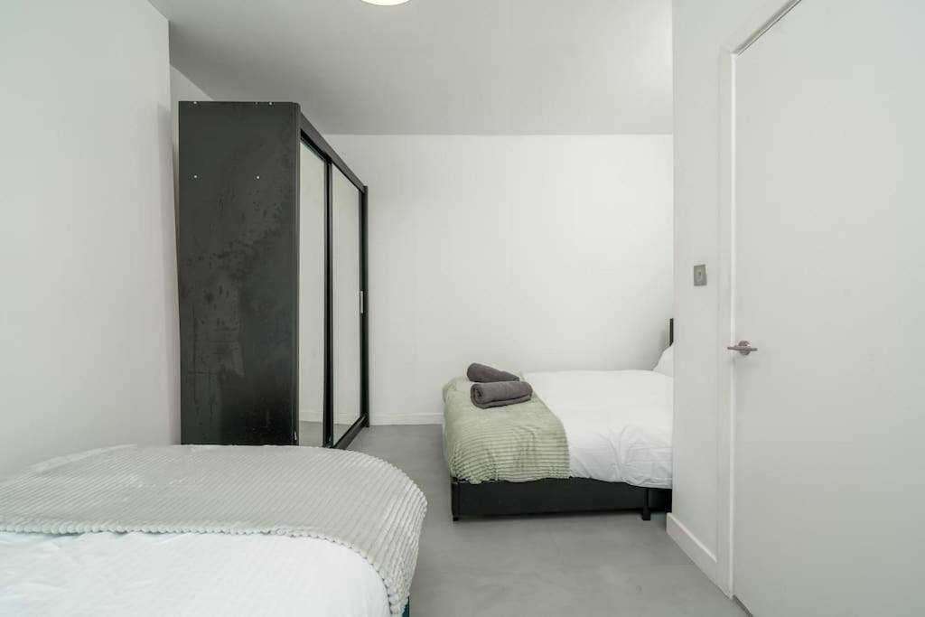 New 3Bed Stylish Apartment With Amazing Transport London Luaran gambar