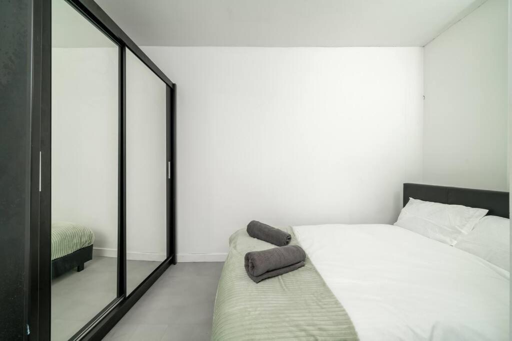 New 3Bed Stylish Apartment With Amazing Transport London Luaran gambar
